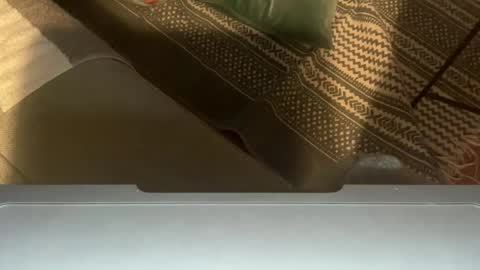 white_bubble online show from March 21, 8:13 pm