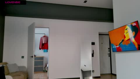 Max online show from April 18, 12:28 pm