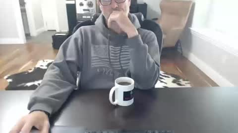 Snapshot of whyjonnie chatting on October 20, 4:00 pm Why Jonnie online show from October 20, 4:00 pm