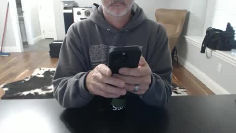 Snapshot of whyjonnie chatting on October 23, 3:15 pm Why Jonnie online show from October 23, 3:15 pm