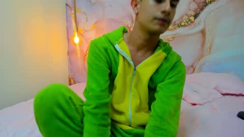Snapshot of wickedboy_twink chatting on February 5, 8:25 pm JAISON online show from February 5, 8:25 pm