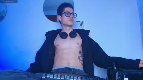  W O L F  online show from March 6, 12:13 pm