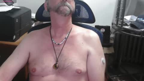 Snapshot of woodworker6473 chatting on October 2, 11:20 pm woodworker6473 online show from October 2, 11:20 pm