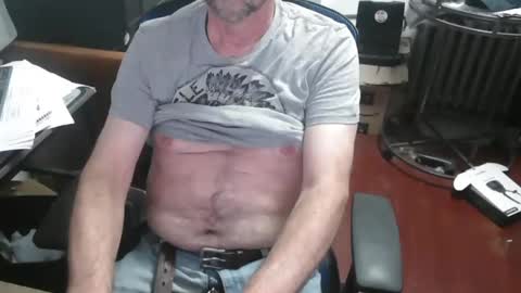 Snapshot of woodworker6473 chatting on October 4, 12:05 am woodworker6473 online show from October 4, 12:05 am
