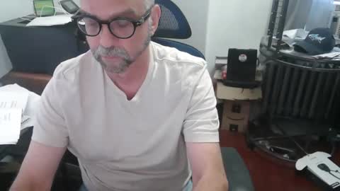 Snapshot of woodworker6473 chatting on October 6, 12:21 pm woodworker6473 online show from October 6, 12:21 pm