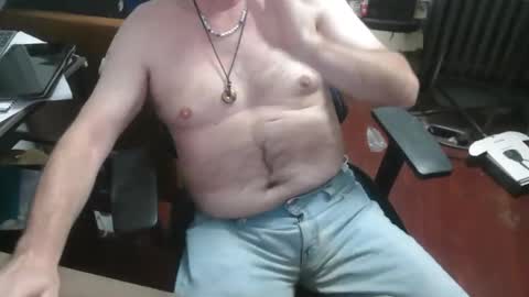 Snapshot of woodworker6473 chatting on October 19, 12:04 am woodworker6473 online show from October 19, 12:04 am