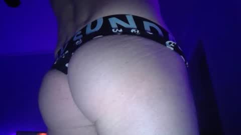 wrecklesspleasure93 online show from November 8, 2:37 am