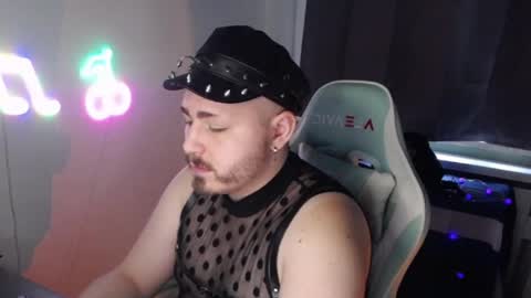 Snapshot of xfabian_love chatting on October 17, 11:36 am F A B I A N online show from October 17, 11:36 am