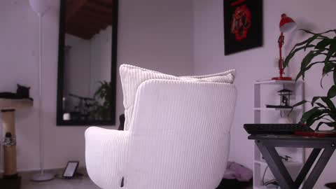   online show from February 6, 7:51 pm