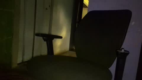 xuyeeg online show from April 16, 9:39 pm