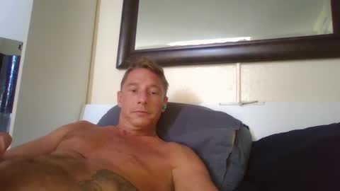 Snapshot of xxxelentdick chatting on February 11, 6:22 pm deeeeznutz online show from February 11, 6:22 pm