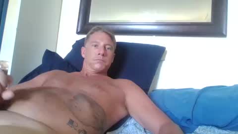 Snapshot of xxxelentdick chatting on October 19, 11:41 pm deeeeznutz online show from October 19, 11:41 pm