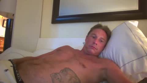 Snapshot of xxxelentdick chatting on January 2, 10:58 am deeeeznutz online show from January 2, 10:58 am