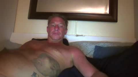 Snapshot of xxxelentdick chatting on September 17, 7:31 am deeeeznutz online show from September 17, 7:31 am