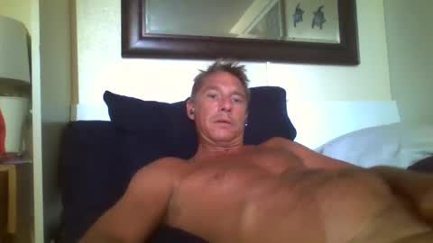 Snapshot of xxxelentdick chatting on March 3, 10:07 pm deeeeznutz online show from March 3, 10:07 pm