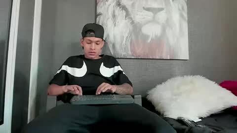 Snapshot of y0ung_master_ chatting on January 15, 7:44 pm Sr. Y0ung Master online show from January 15, 7:44 pm