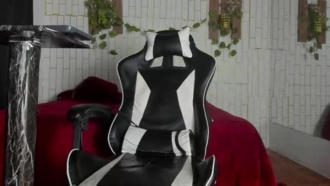 yacksson_lawrence online show from October 5, 4:49 am