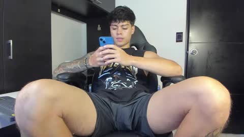 yanpaul83 online show from September 16, 7:47 pm