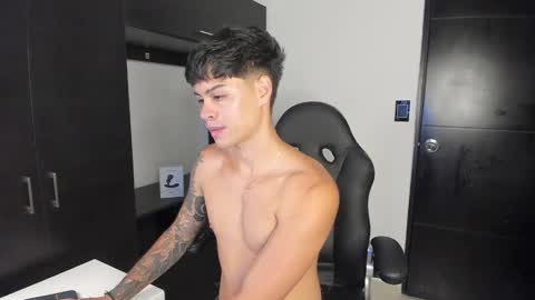 yanpaul83 online show from September 25, 12:20 am