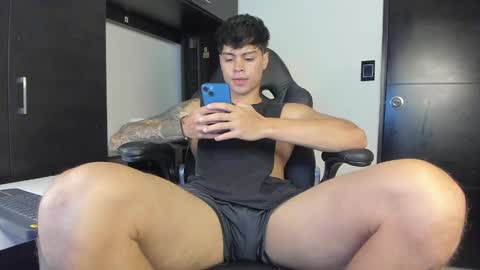 yanpaul83 online show from September 15, 12:46 am