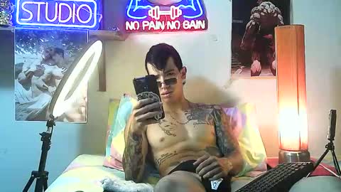 yeisoncastellanos1999 online show from October 20, 2:32 pm