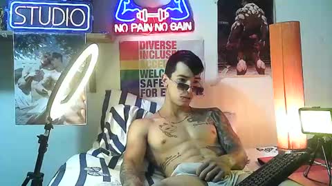 Snapshot of yeisoncastellanos1999 chatting on October 16, 12:07 am yeisoncastellanos1999 online show from October 16, 12:07 am