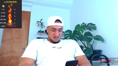 Snapshot of yosoy_enzo2020 chatting on January 20, 3:04 am Enzo online show from January 20, 3:04 am