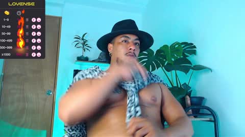 Snapshot of yosoy_enzo2020 chatting on January 8, 4:44 am Enzo online show from January 8, 4:44 am