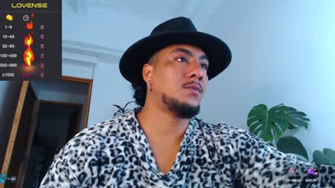 Snapshot of yosoy_enzo2020 chatting on February 1, 5:39 am Enzo online show from February 1, 5:39 am