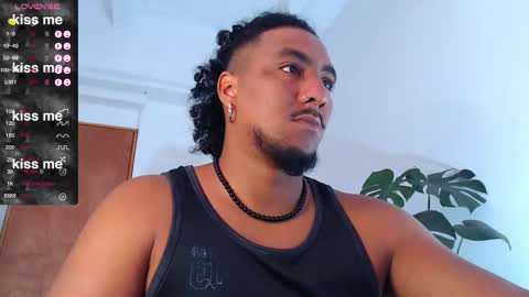 Snapshot of yosoy_enzo2020 chatting on February 23, 2:21 pm Enzo online show from February 23, 2:21 pm