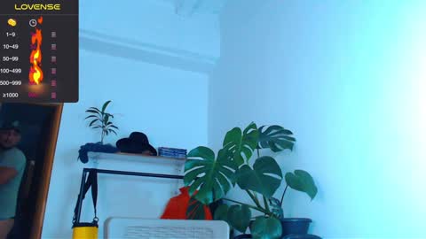 Snapshot of yosoy_enzo2020 chatting on January 19, 6:42 am Enzo online show from January 19, 6:42 am