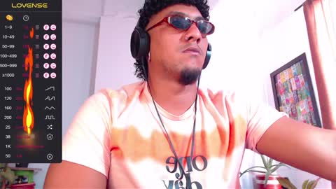 Snapshot of yosoy_enzo2020 chatting on December 10, 3:01 pm Enzo online show from December 10, 3:01 pm