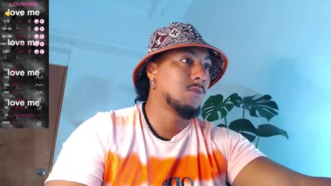 Snapshot of yosoy_enzo2020 chatting on February 24, 12:05 pm Enzo online show from February 24, 12:05 pm