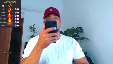 Snapshot of yosoy_enzo2020 chatting on January 11, 3:44 am Enzo online show from January 11, 3:44 am