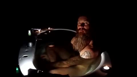 Snapshot of youllfall4me chatting on October 31, 5:31 am youllfall4me online show from October 31, 5:31 am