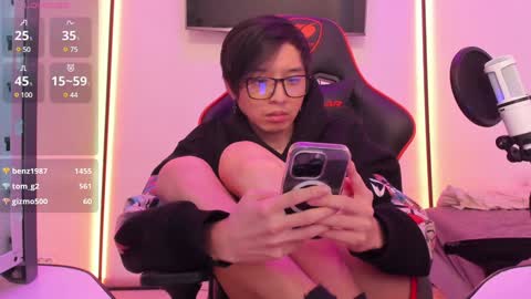 Snapshot of your_little_twink chatting on January 13, 8:47 am Han online show from January 13, 8:47 am