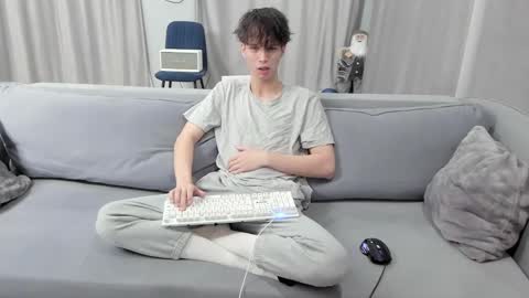 Snapshot of your_shy_guy chatting on February 25, 8:51 pm your_shy_guy online show from February 25, 8:51 pm