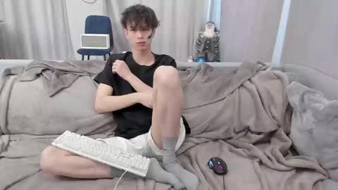 Snapshot of your_shy_guy chatting on March 7, 6:24 am your_shy_guy online show from March 7, 6:24 am