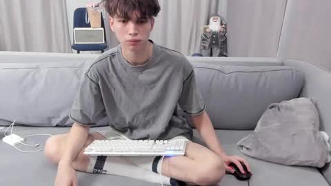 Snapshot of your_shy_guy chatting on February 14, 6:40 pm your_shy_guy online show from February 14, 6:40 pm