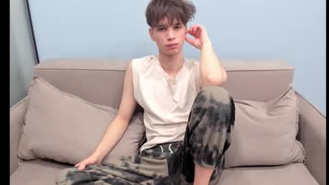 Snapshot of your_shy_guy chatting on October 4, 5:51 pm your_shy_guy online show from October 4, 5:51 pm