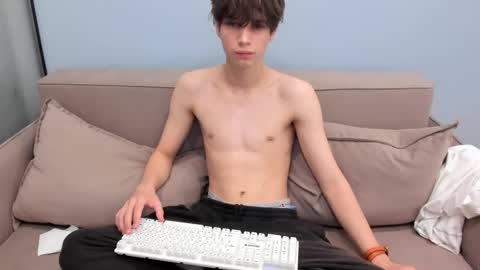 Snapshot of your_shy_guy chatting on September 19, 7:46 pm your_shy_guy online show from September 19, 7:46 pm