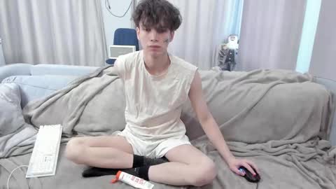Snapshot of your_shy_guy chatting on March 8, 7:24 am your_shy_guy online show from March 8, 7:24 am
