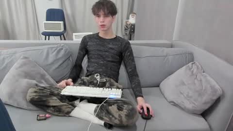 Snapshot of your_shy_guy chatting on February 26, 7:03 pm your_shy_guy online show from February 26, 7:03 pm