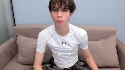 Snapshot of your_shy_guy chatting on September 24, 5:44 pm your_shy_guy online show from September 24, 5:44 pm