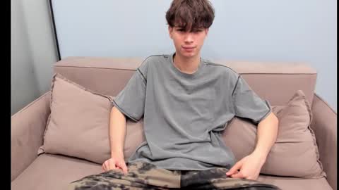 your_shy_guy online show from October 21, 1:31 am