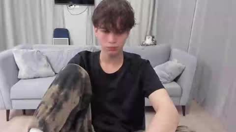 Snapshot of your_shy_guy chatting on January 31, 2:28 pm your_shy_guy online show from January 31, 2:28 pm