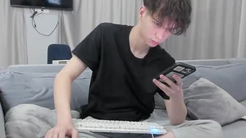Snapshot of your_shy_guy chatting on February 18, 6:39 pm your_shy_guy online show from February 18, 6:39 pm