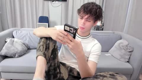 Snapshot of your_shy_guy chatting on January 27, 7:45 am your_shy_guy online show from January 27, 7:45 am