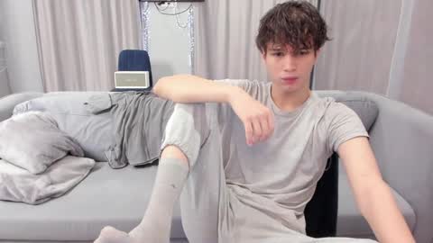Snapshot of your_shy_guy chatting on January 24, 6:57 am your_shy_guy online show from January 24, 6:57 am