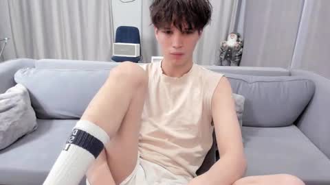 Snapshot of your_shy_guy chatting on January 28, 7:22 am your_shy_guy online show from January 28, 7:22 am